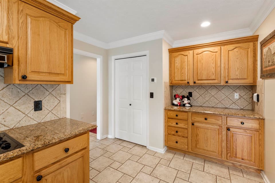 2285 Lubna Drive, photo 21 of 40