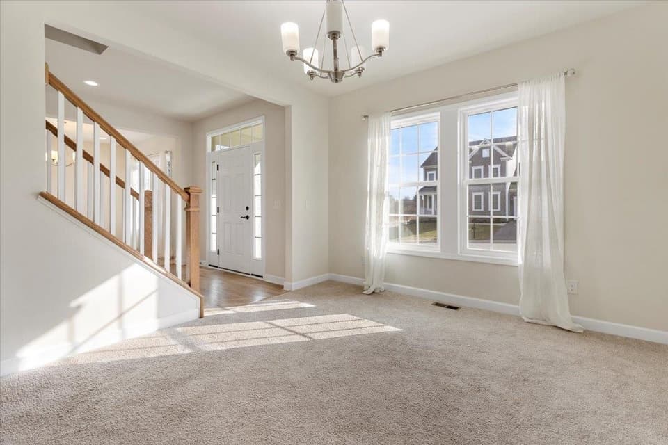 820 Jefferson Circle, photo 15 of 40