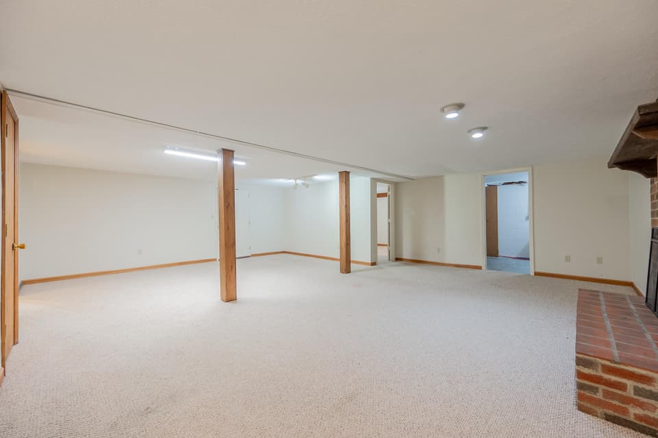 1245 Chestnut Drive, photo 27 of 40