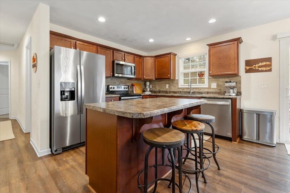 1041 St Clair Lane, photo 16 of 40