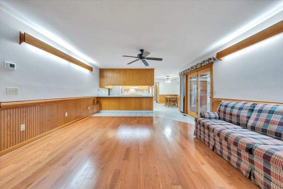 290 Patricia Lane SE, photo 23 of 40