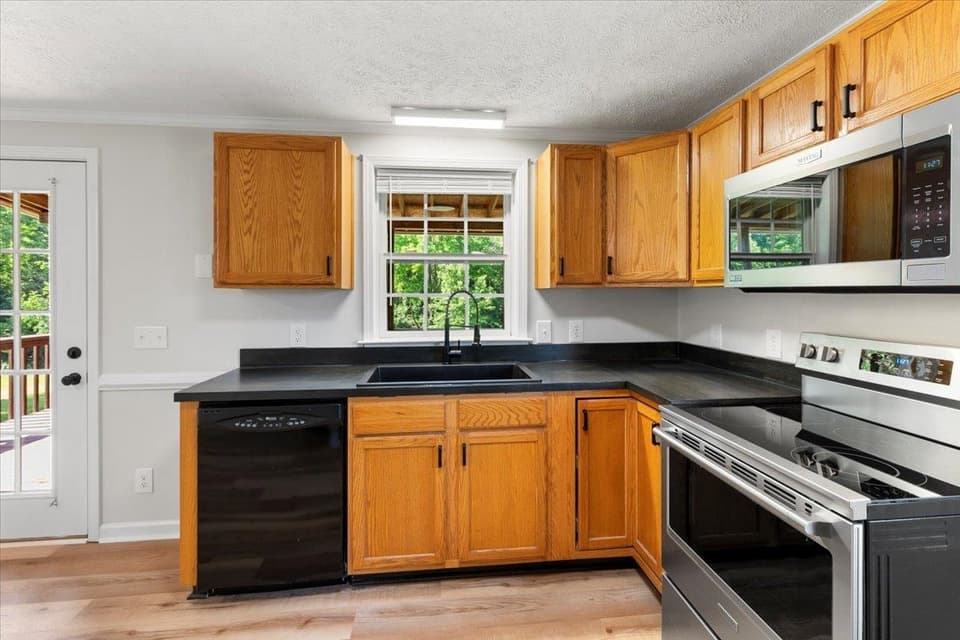 1931 Dominion Drive, photo 13 of 40