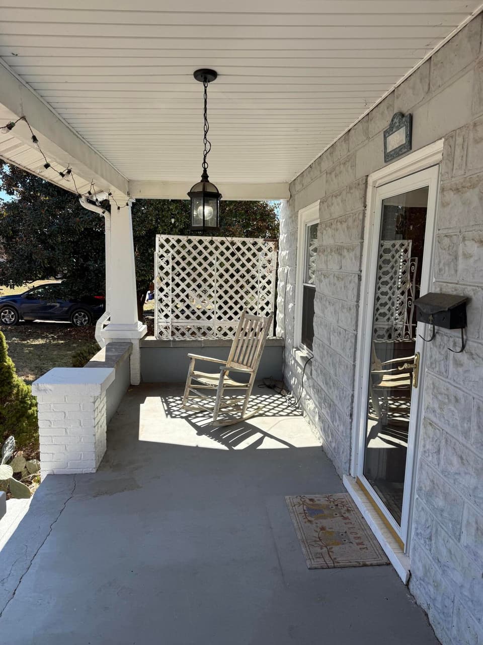 612 E Main St 1, photo 2 of 37