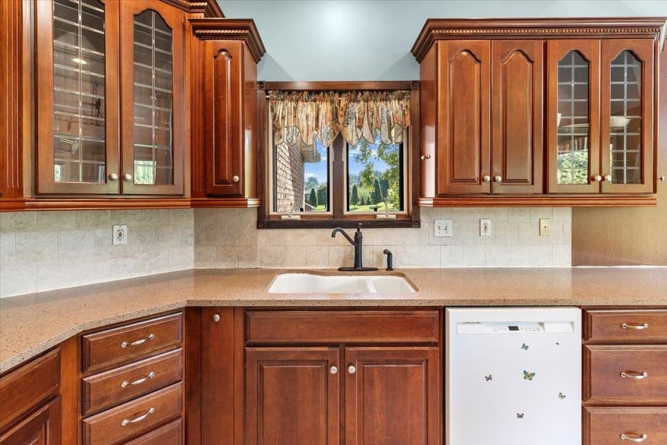 2251 Lake Vista Drive, photo 13 of 40