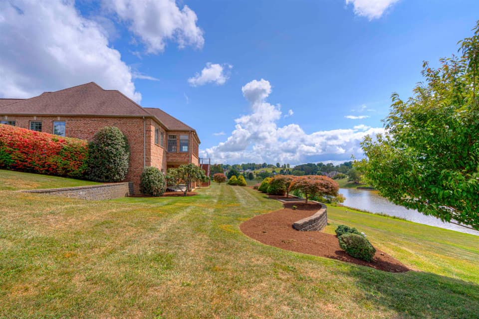 2151 Peakland Way, photo 9 of 40