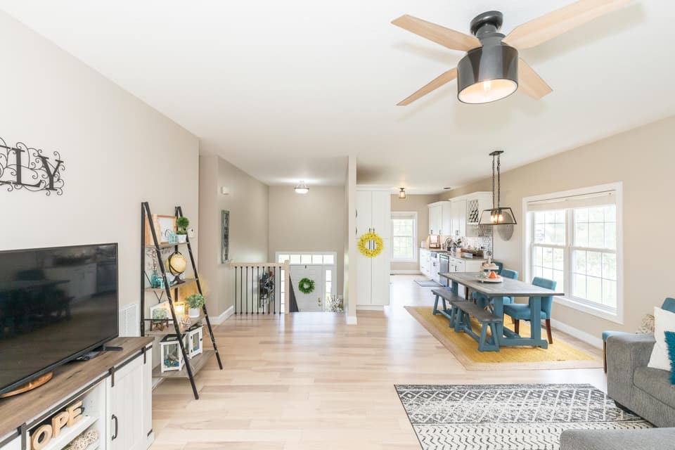 225 Meadow Dr NW, photo 12 of 34