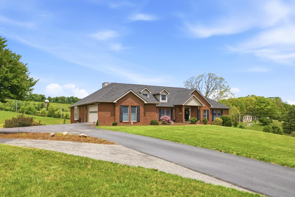 2701 Christiana Court, photo 9 of 40