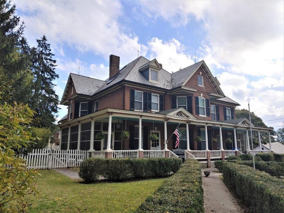 201 East Main St, photo 5 of 39