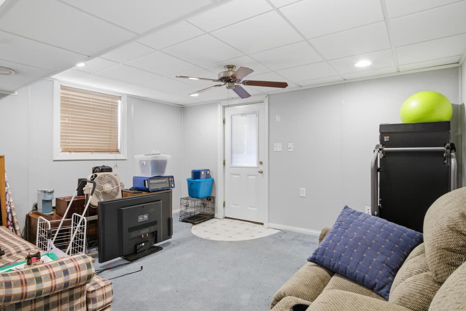 205 Roundhill Drive, photo 37 of 40