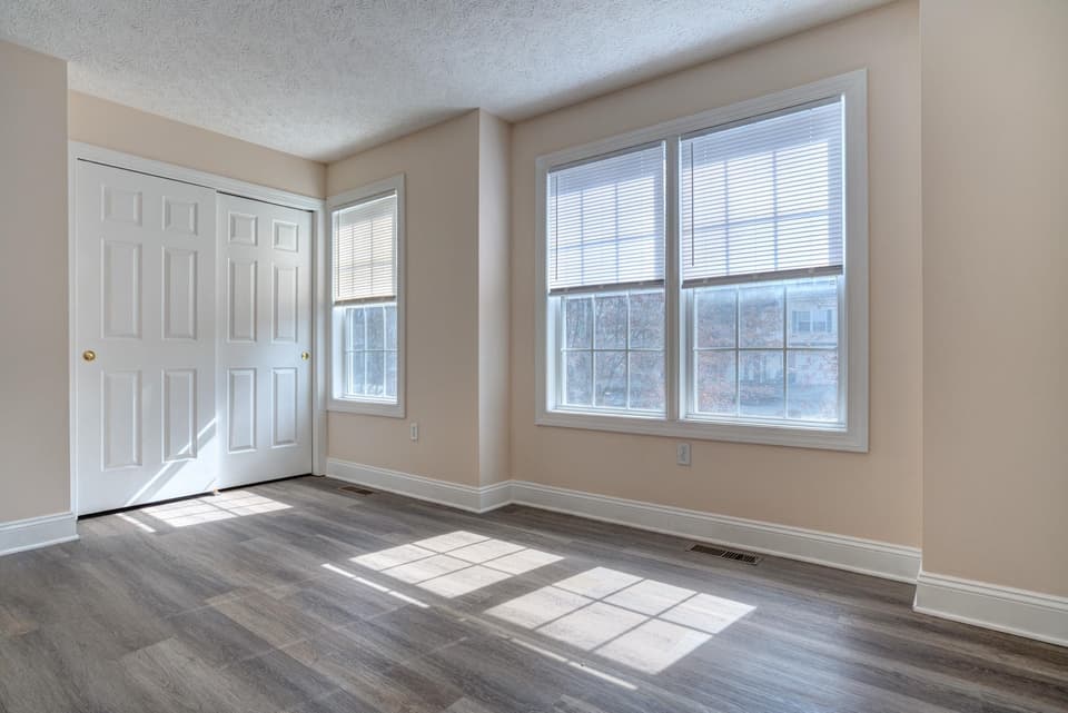 825 Oaktree Boulevard, photo 24 of 32