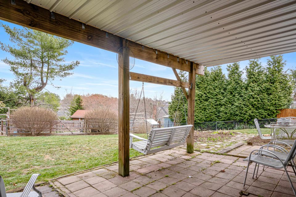145 Windmill Ridge Road E, photo 8 of 40