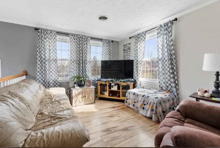 60 Betty Drive, photo 8 of 40
