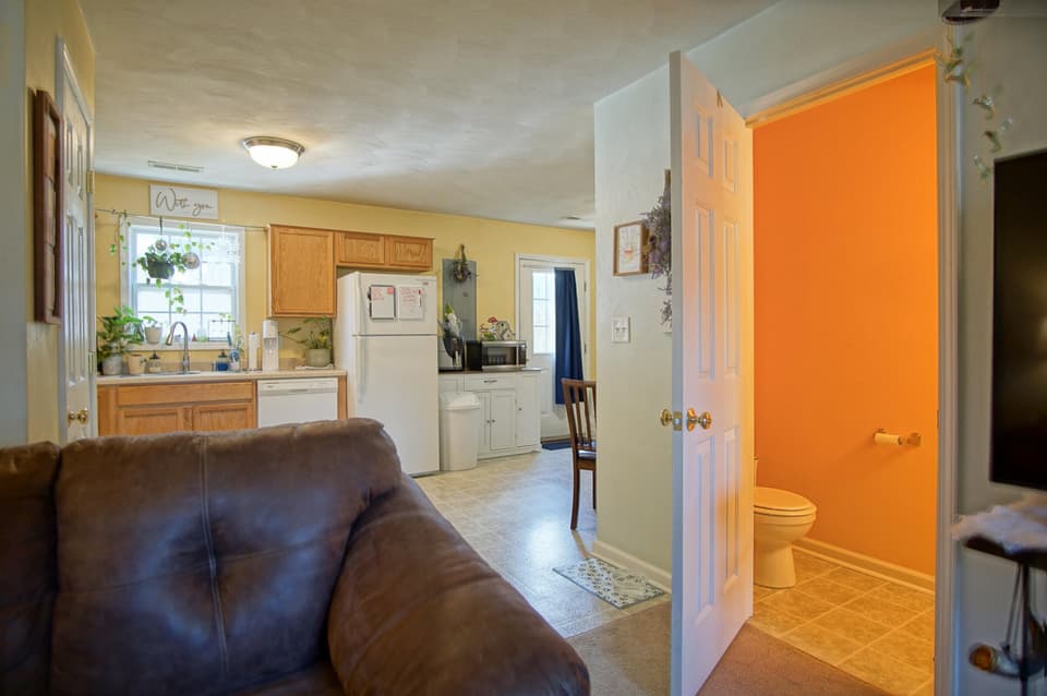 90 Salem Lane, photo 10 of 33