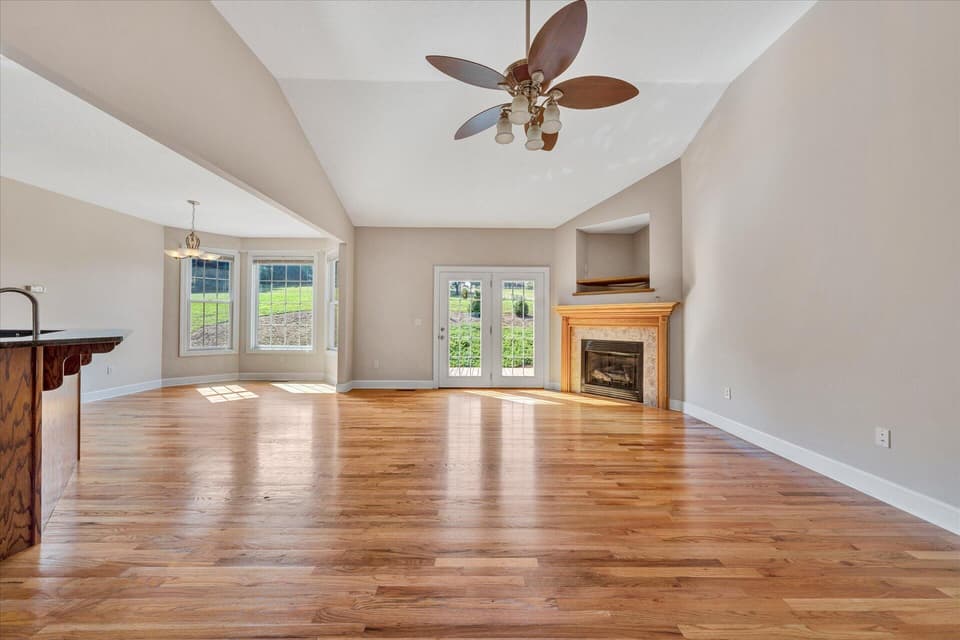 2075 Lake Vista Dr, photo 11 of 38