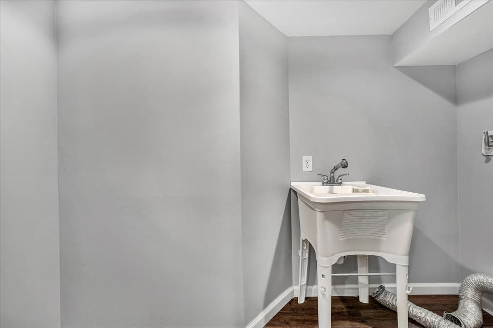 4090 Roanoke St, photo 30 of 36