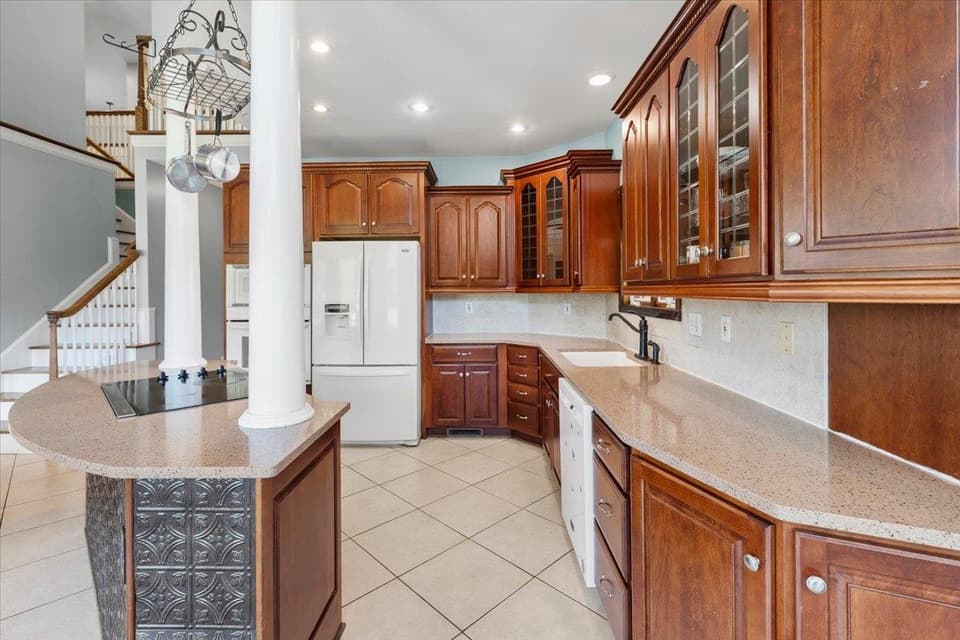 2251 Lake Vista Drive, photo 12 of 40