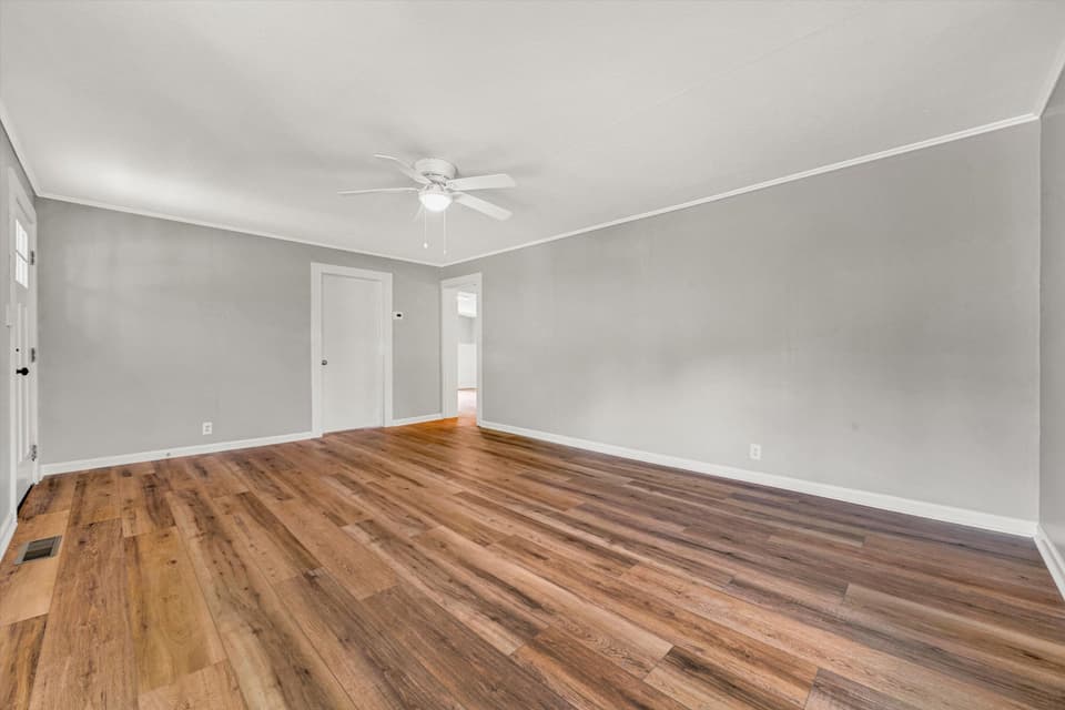 955 Church St NE, photo 9 of 33