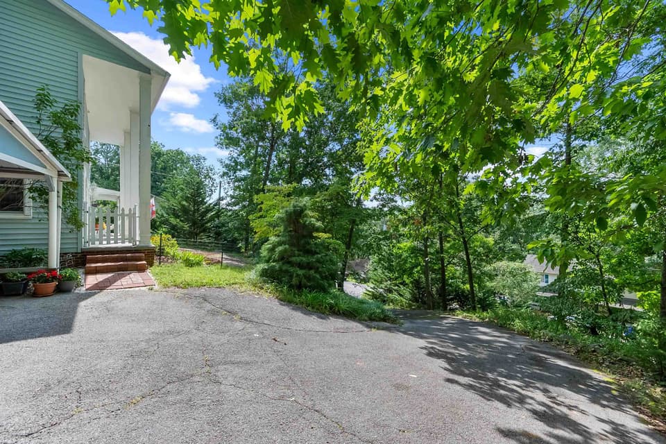 1160 Sherwood Drive, photo 7 of 40