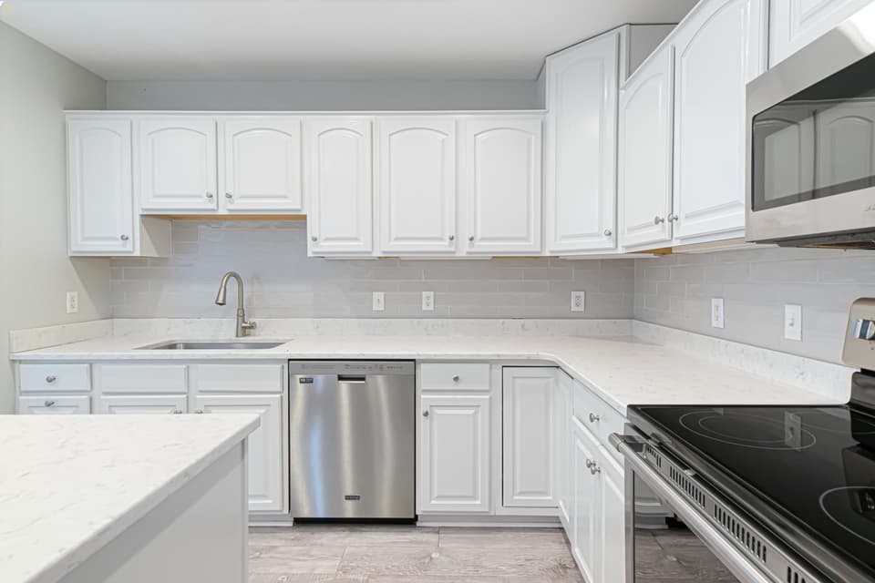 1730 Lions Drive, photo 7 of 40