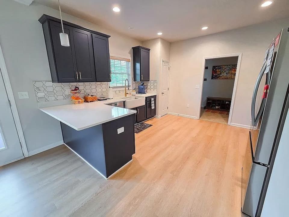 920 Holland Loop NW, photo 9 of 19