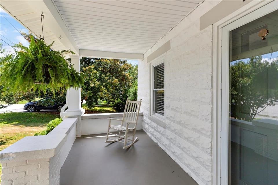 612 E Main Street, photo 12 of 40