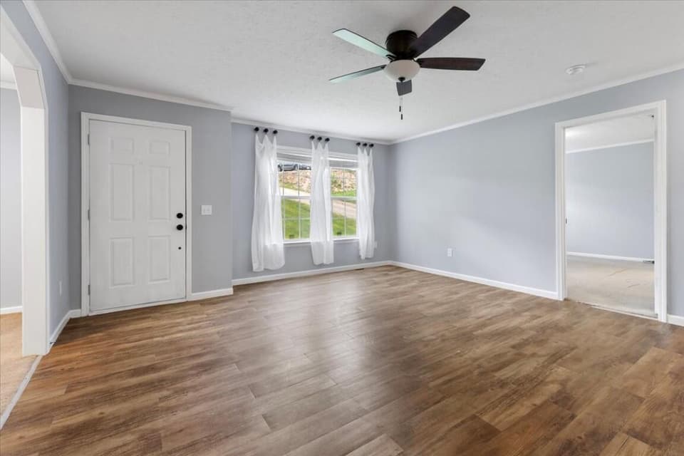 1559 Testerman Drive, photo 6 of 38