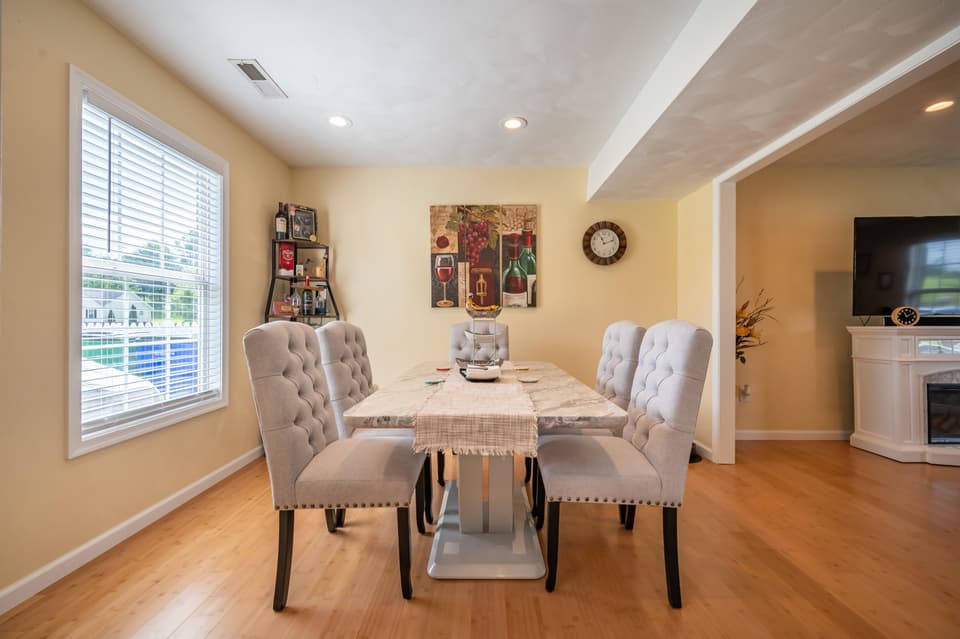 435 Majestic Drive, photo 6 of 26