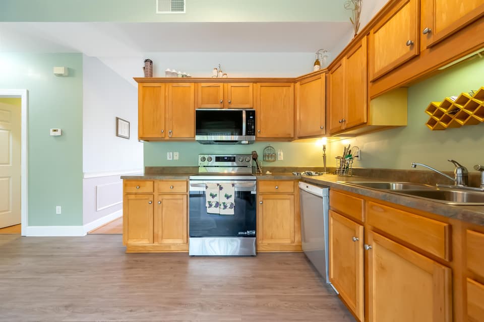 300 Meadow Drive, photo 21 of 40