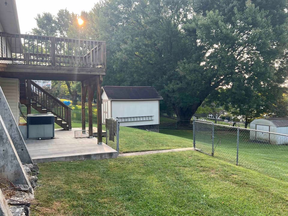 230 Pelham Lane, photo 3 of 4