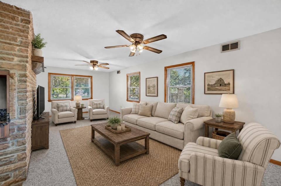 350 Teel Street, photo 4 of 40