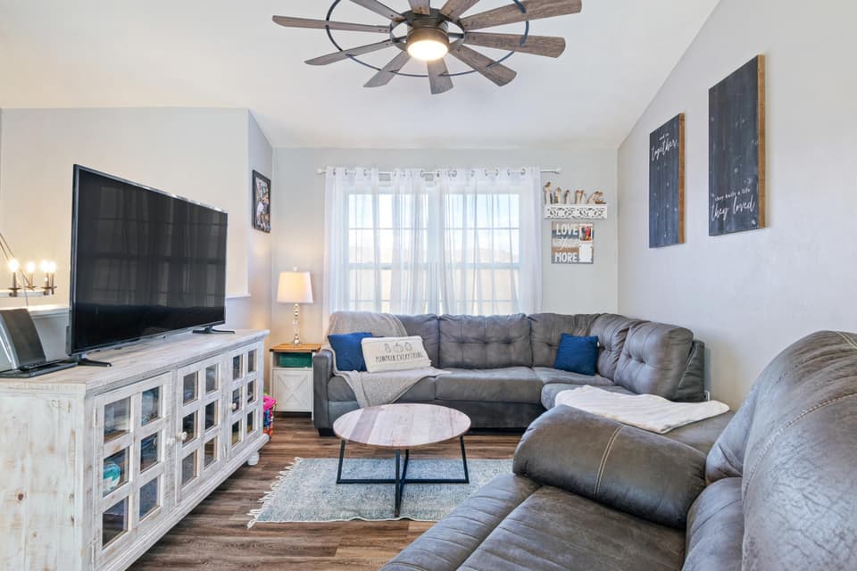 1135 New Village Drive NW, photo 4 of 40