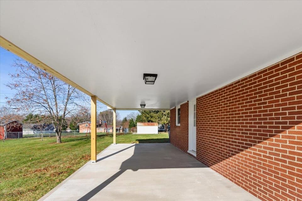 855 Mountain View Drive, photo 7 of 40