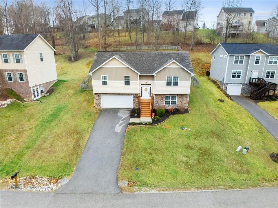 1041 St Clair Lane, photo 39 of 40