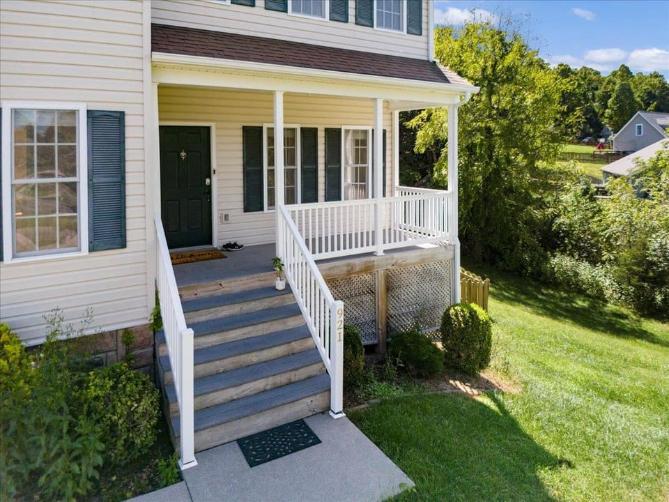 921 Crosscreek Drive, photo 6 of 40