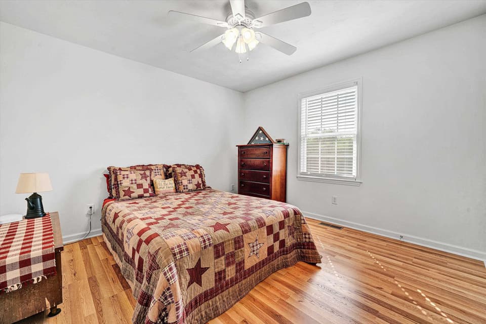 540 Harkrader Street, photo 17 of 35