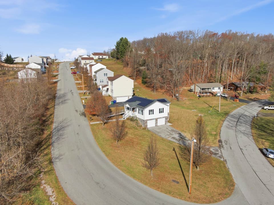370 Robin Hood Drive, photo 10 of 40