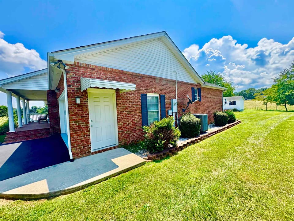 2355 Giles Drive SE, photo 10 of 40
