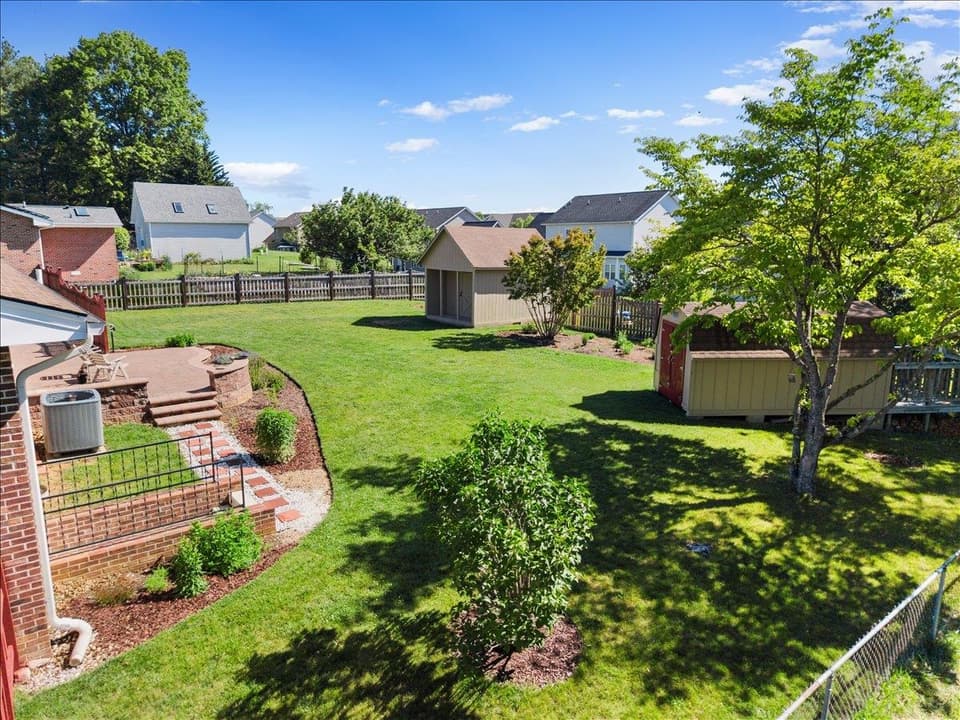 180 Henley Drive, photo 6 of 40