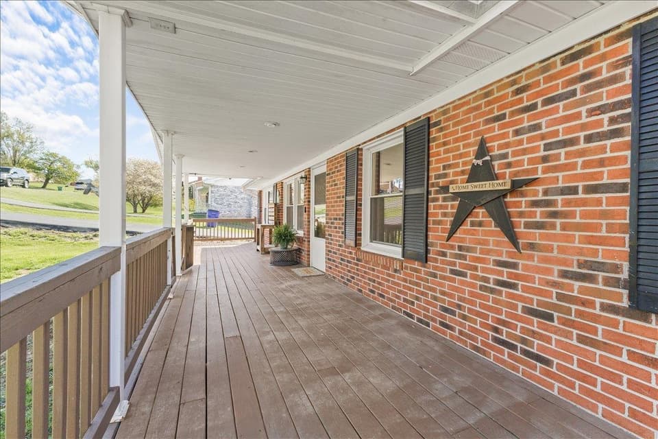 310 Overland Drive, photo 6 of 37