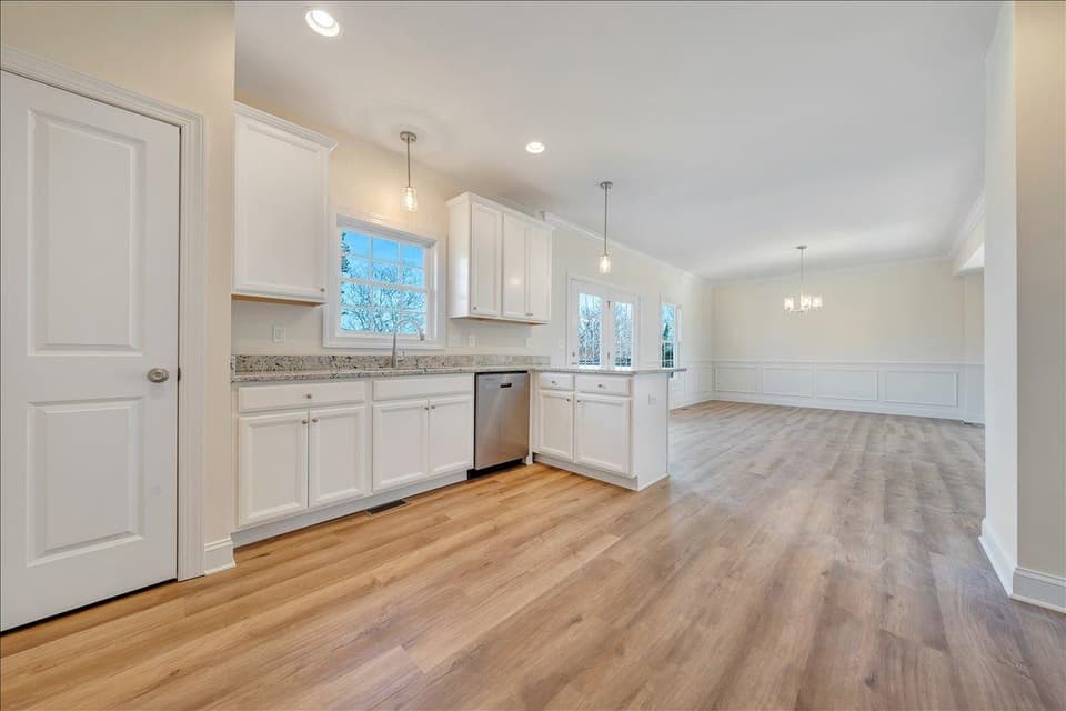 1560 Kensington Way, photo 11 of 32
