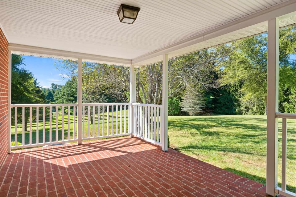 175 Ruby Court, photo 4 of 40