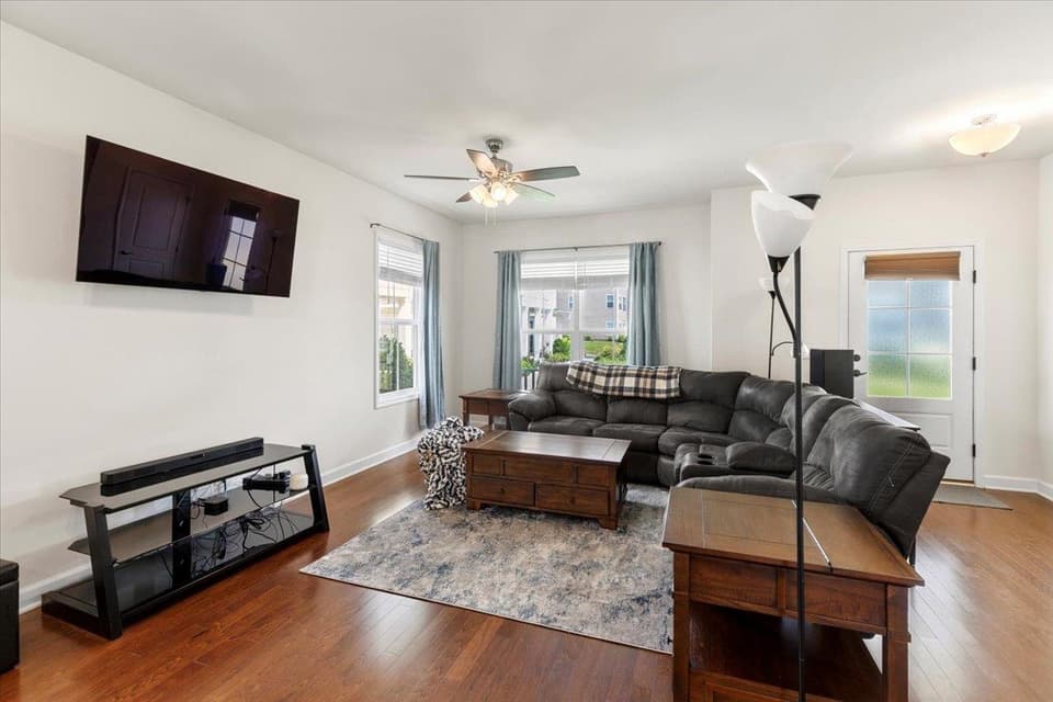 325 John Adams Drive, photo 12 of 40