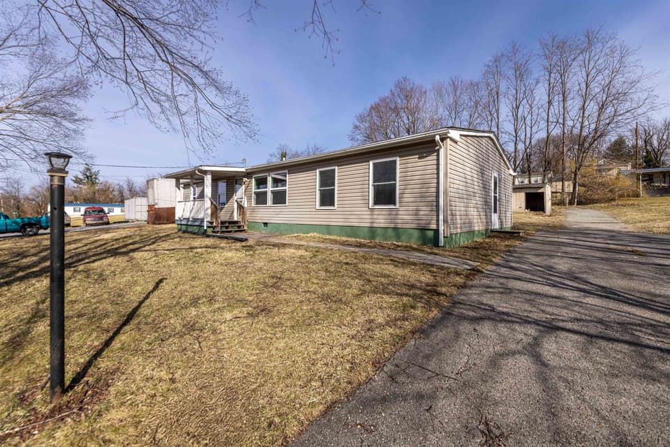 740 Montgomery Street, photo 18 of 23