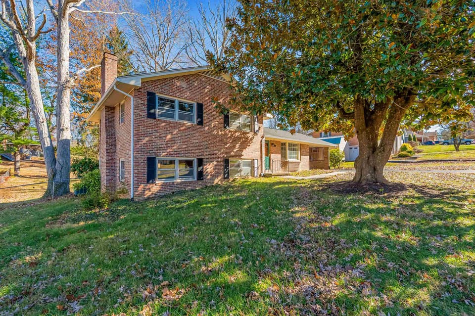 400 Turpin Walk, photo 2 of 40