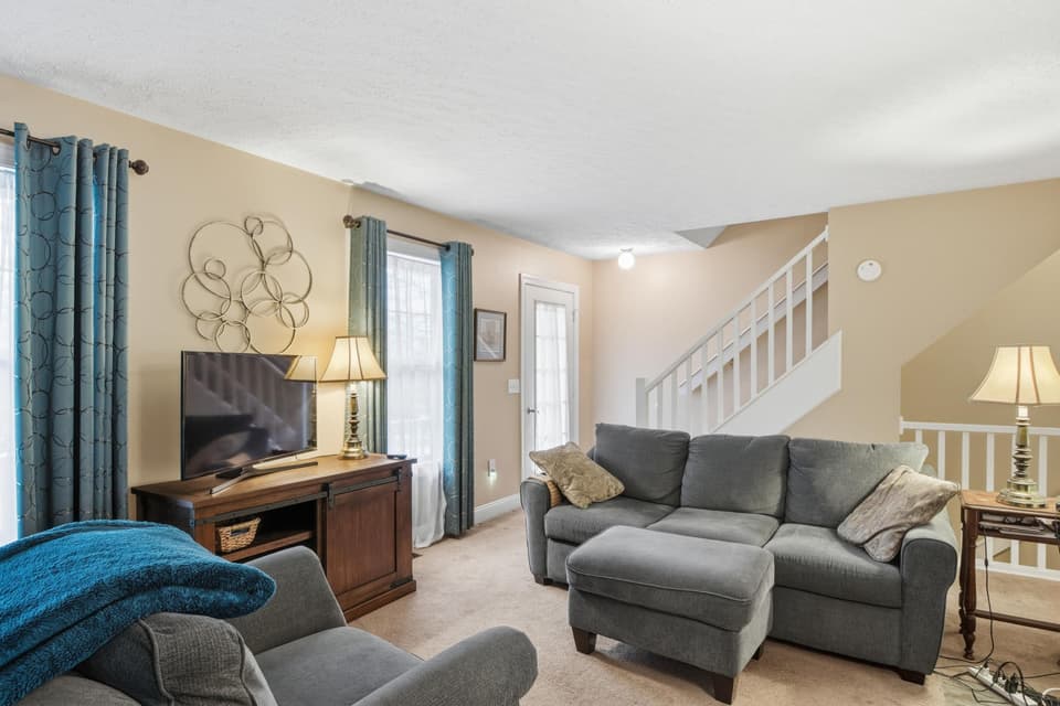 585 Silver Leaf Drive, photo 12 of 39