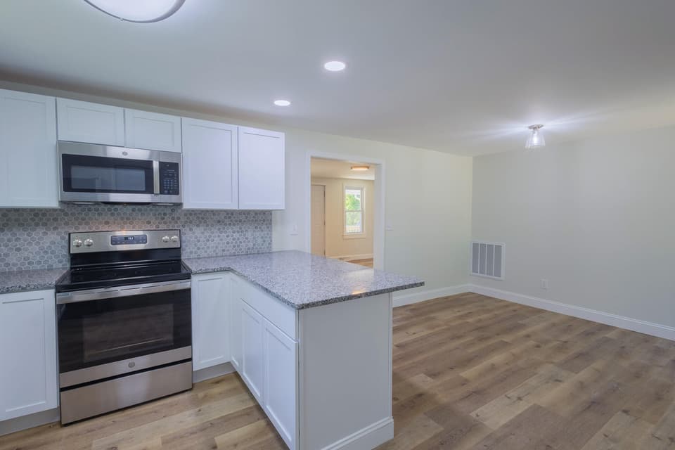 630 School Lane, photo 10 of 33