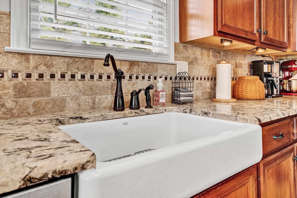 540 Harkrader Street, photo 9 of 35