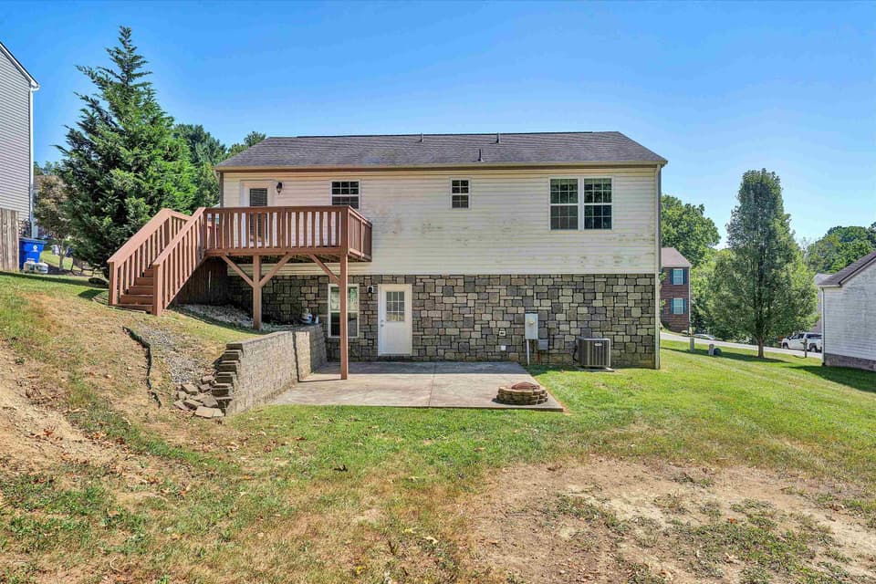 335 Robin Hood Drive, photo 35 of 40