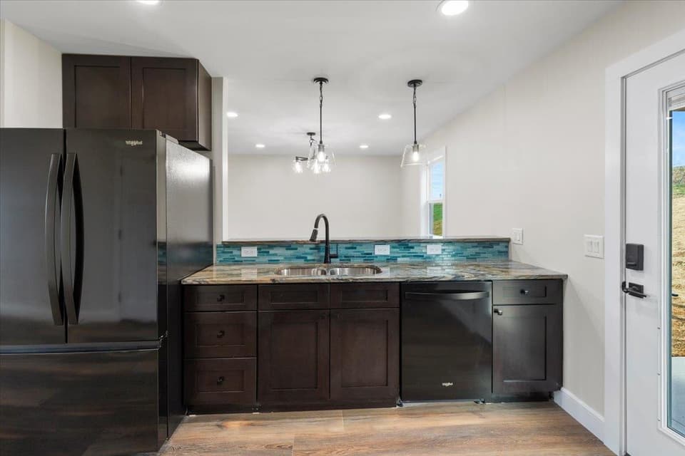 1045 Beaver Drive, photo 13 of 40