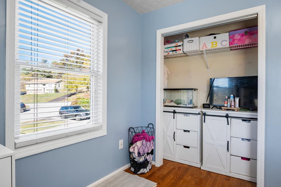 505 Willow Drive, photo 23 of 40
